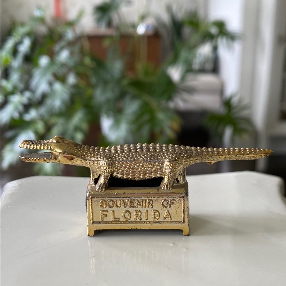 Alligator Souvenir of Florida Vintage Gold-tone Pencil Sharpener - Made in Japan